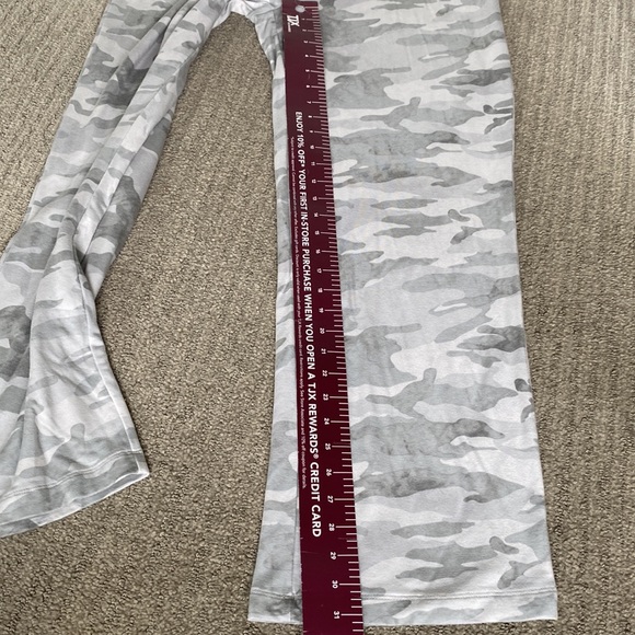 Rachel Zoe Lounge Set - Picture 11 of 16